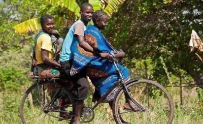 中国“凤凰牌自行车”称霸非洲？黑人小哥靠它日赚4美元